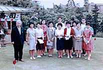 昭和38年（1963）5月25日　式場バラ園園遊会（左から2人目）