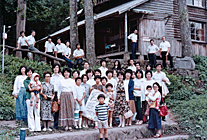 昭和52年（1977）8月6日 野尻湖合宿 神山教会にて（前列左から3人目）
